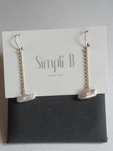 Beautiful 9ct gold chain & cultured pearl drop earrings