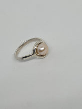 SOLD!Gorgeous creamy pink pearl and 925 sterling silver ring
