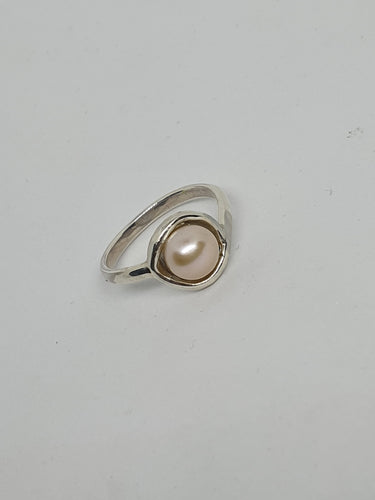 SOLD!Gorgeous creamy pink pearl and 925 sterling silver ring